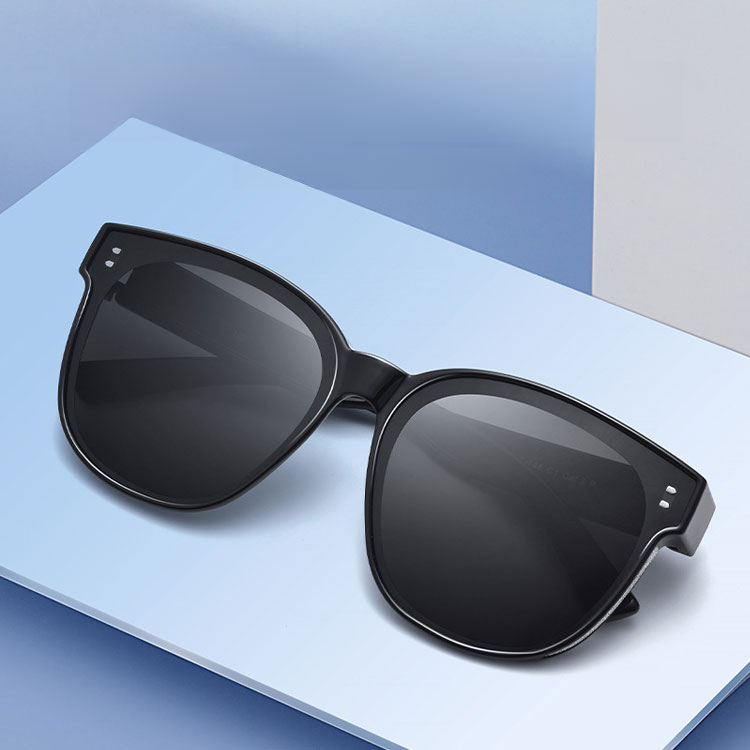 Eterlens｜サイドにラメ付きドライブ用オーバーグラス｜眩しさ対策の偏光レンズ｜メガネの上からかけられるオーバーグラス-Eterlens