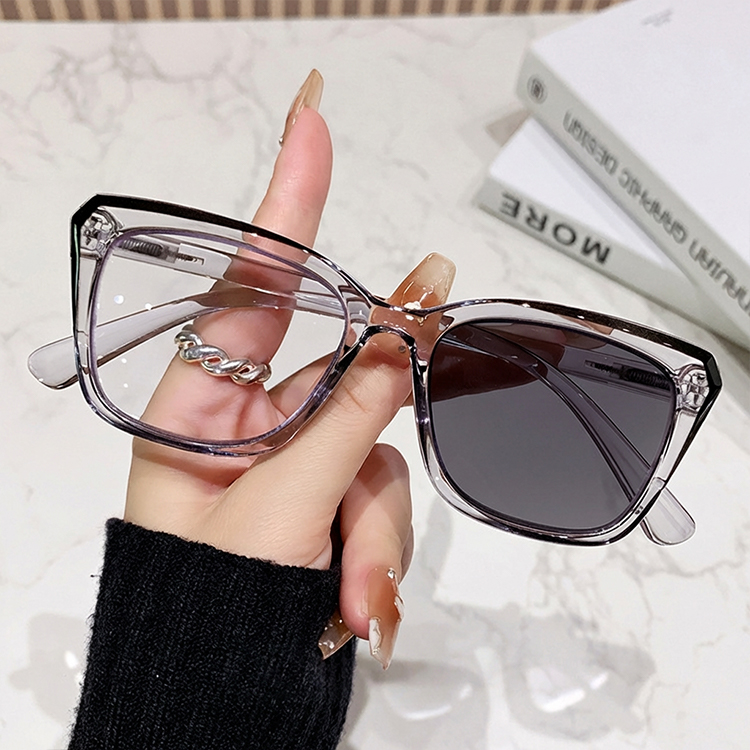 小顔効果・遠近両用】Eterlens 老眼鏡 おしゃれ フォックス型｜Eterlens