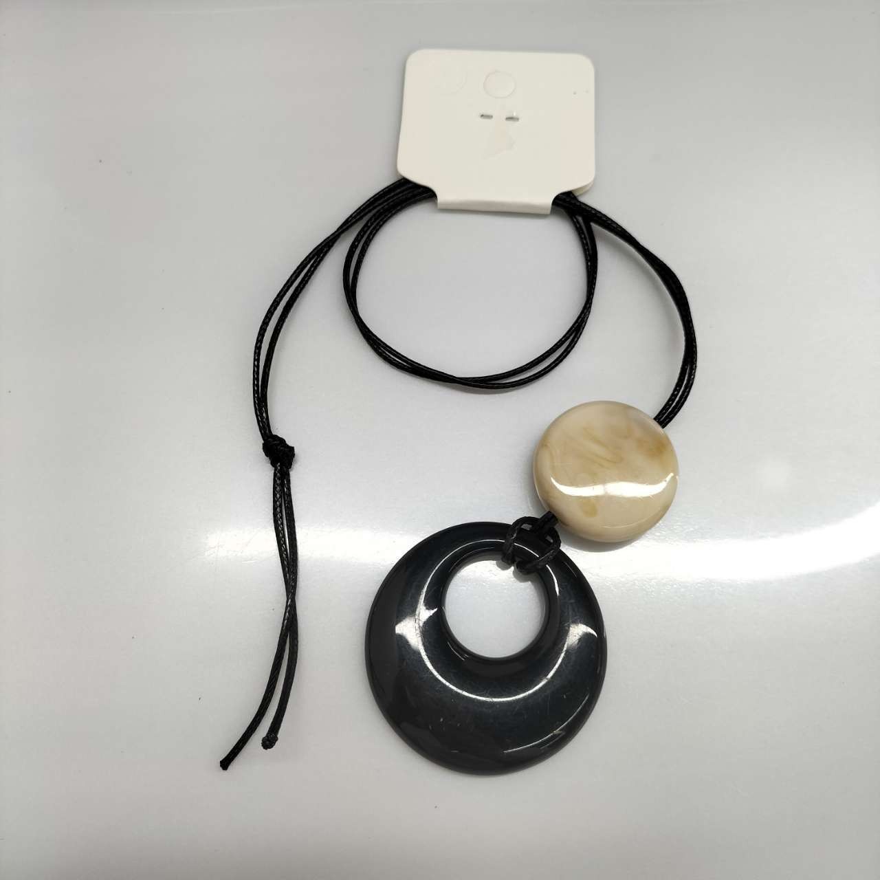 Eterlens｜レトロ風レザー調紐メガネホルダーネックストラップ｜ 首掛け可能 | アクセサリー