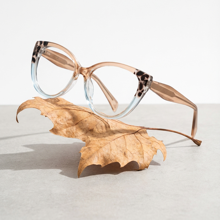 Eterlens│知的な透明感のあるキャッツアイ型メガネ