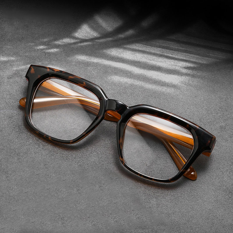 ブラックフレーム アーモンド型老眼鏡 Amazon.co.jp: [Eyekepper] アイキーパー バネ蝶番 スクエア型