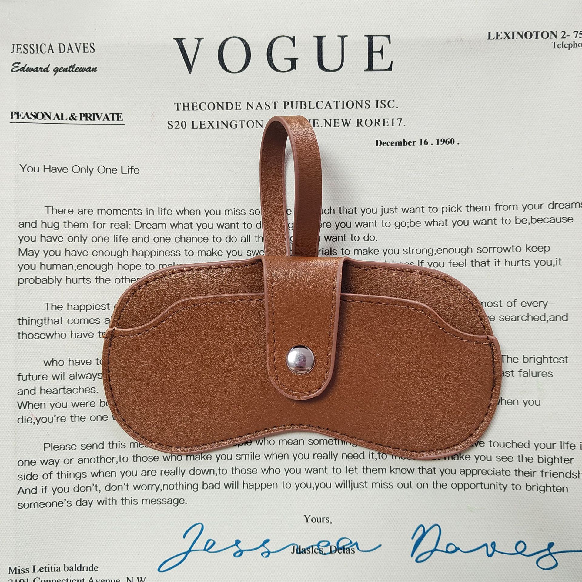 吊り下げ式本革メガネ収納ポーチ