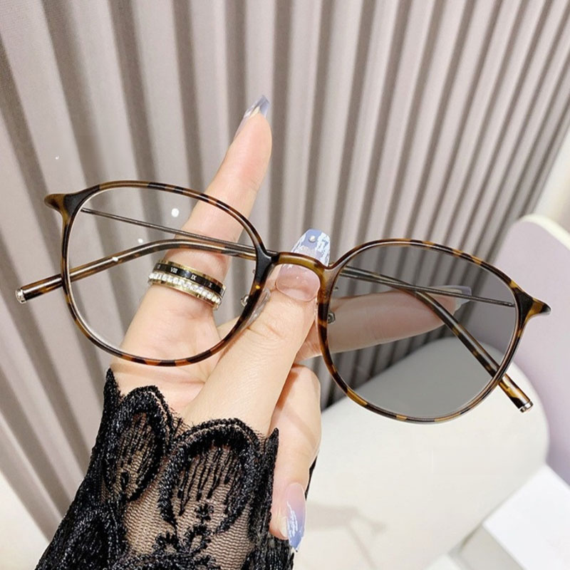 Eterlens老眼鏡|調光ブルーライトカット|レトロ風で目に優しい|PC+金属素材