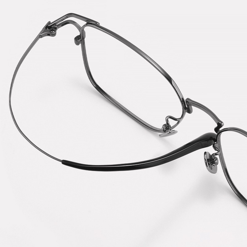 【極細リム・都会的なスクエア型】Eterlens メガネ 度付き対応 老眼鏡 おしゃれ | 柔軟 チタンフレーム | スーツに合う・シャープな印象に - 商品画像 4/8 (Wellington RxReady)