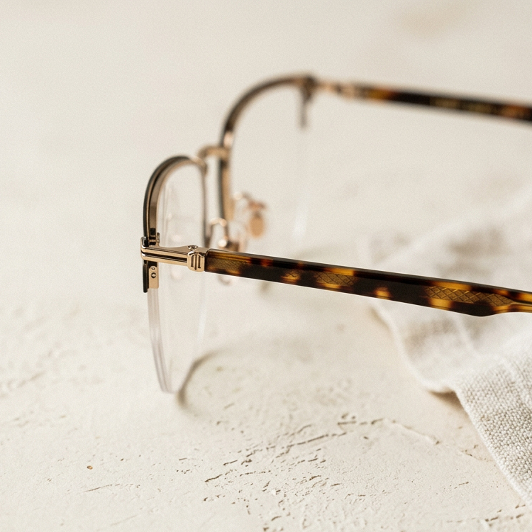 Eterlens│クラシックなブロー型メガネ