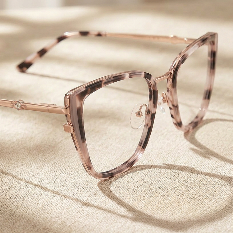 Eterlens│おしゃれなキャットアイ型メガネ