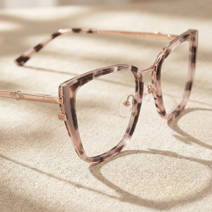 Eterlens│おしゃれなキャットアイ型メガネ