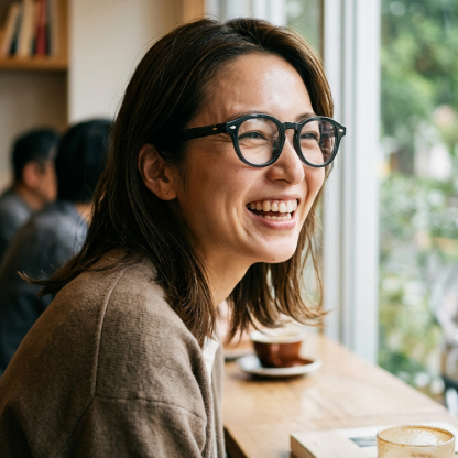 Eterlens│知的なムードを纏うボストン型メガネ