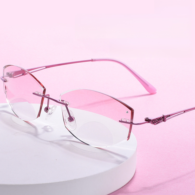 Eterlens｜エッジカットピンクレンズリムレス老眼鏡｜遠近両用ブルーライトカット｜高級感が漂うビジネススタイル