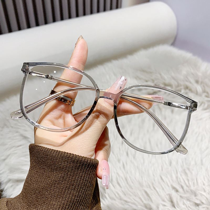 Eterlens ラメの“輝き”で囲むことで、目力アップ-Eterlens