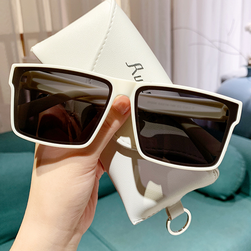 Eterlens｜ビジネススクエア型ドライブメガネ│眩しさ対策の偏光レンズ│メガネの上からかけられるオーバーグラス