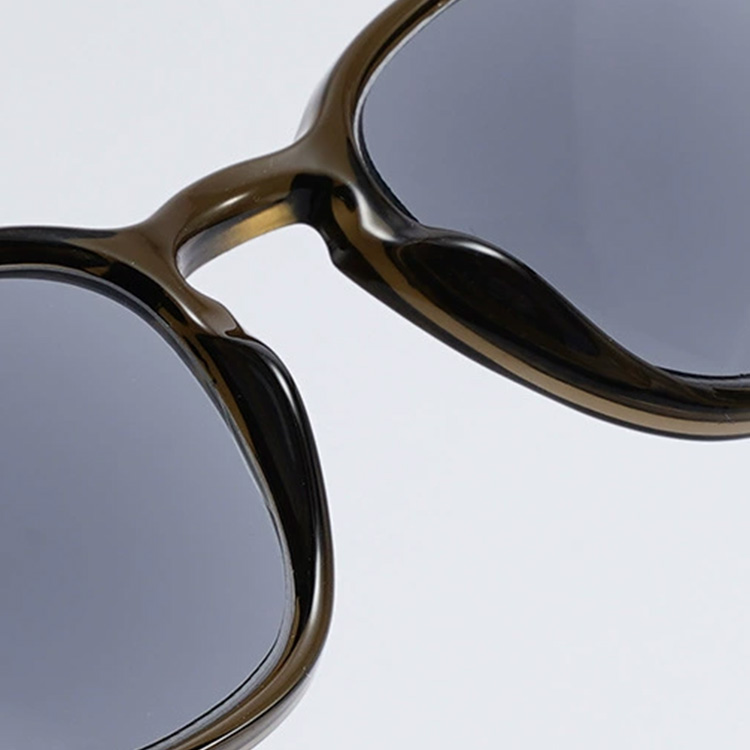 Eterlens｜超クリアなグレーレンズ老眼鏡機能付きサングラス｜UVカット・ブルーライトカット｜老眼鏡・サングラスの2in1 - 商品画像 4/8 (Wellington SunReader)