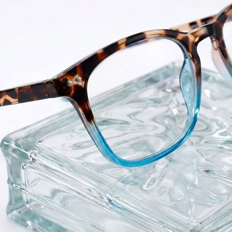 【遊び心あふれる】Eterlens 老眼鏡 "アクア・ディップ" | 定番のべっ甲柄をカラーで遊ぶ | ブルーライトカット バネ丁番 ウェリントン メンズ レディース