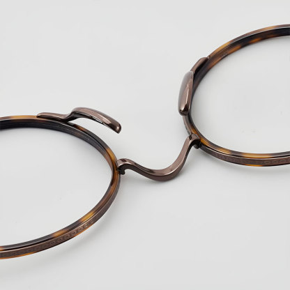 Eterlens 時の円環コレクション｜7.6g 高級感のある彫刻模様スプラウトパットメガネ｜匠の技が光る一本