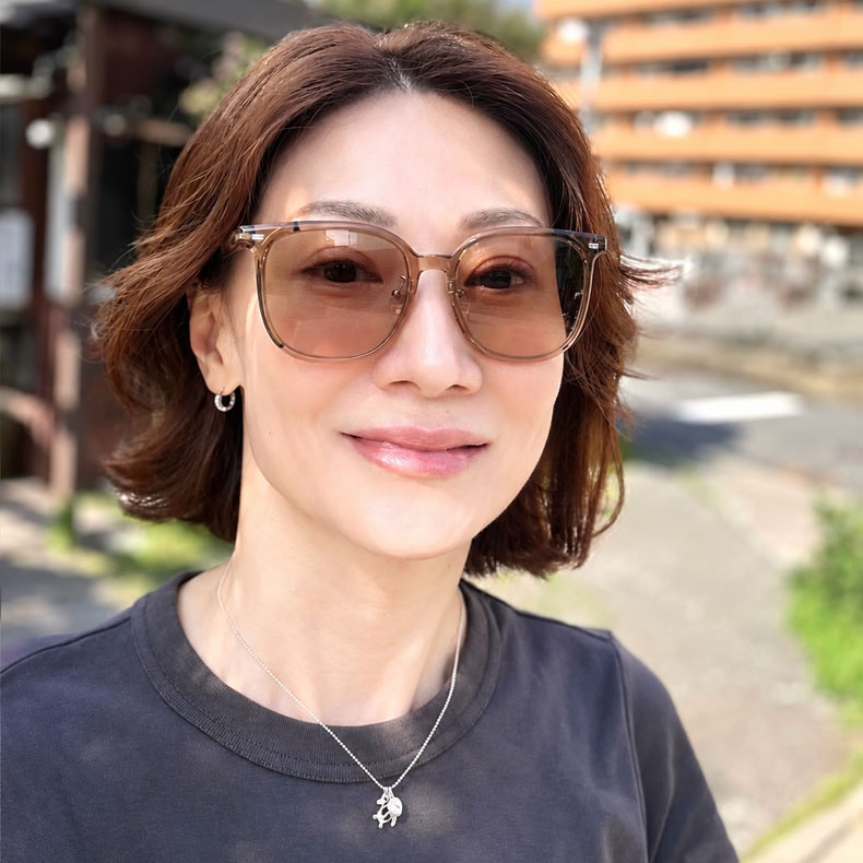 [LB-CS]【調光レンズ・光に合わせて変化】Eterlens 紫外線で色が変わる老眼鏡｜滑り止めテンプル｜室外・室内兼用｜ユニセックス