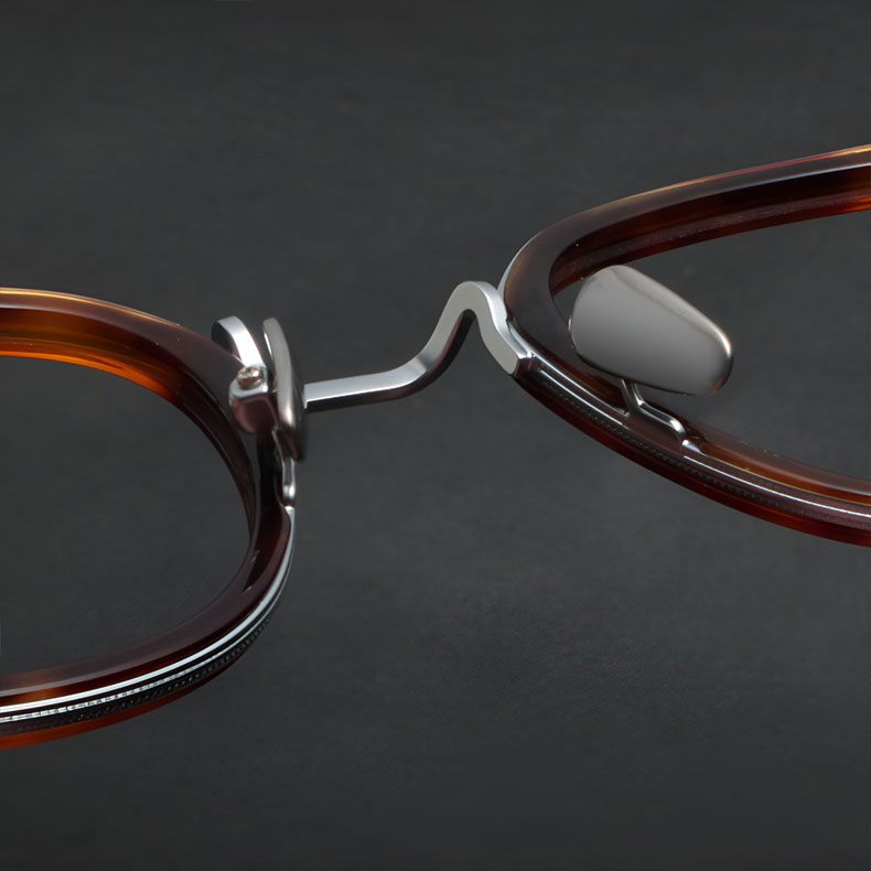 【職人の技が光る一本】| Eterlens 16.5g フルリムチタンメガネ| デザイナーコレクションスクエア型 | チタン鼻パッド | 老眼鏡 度付き - 商品画像 9/14 (Round Progressive)