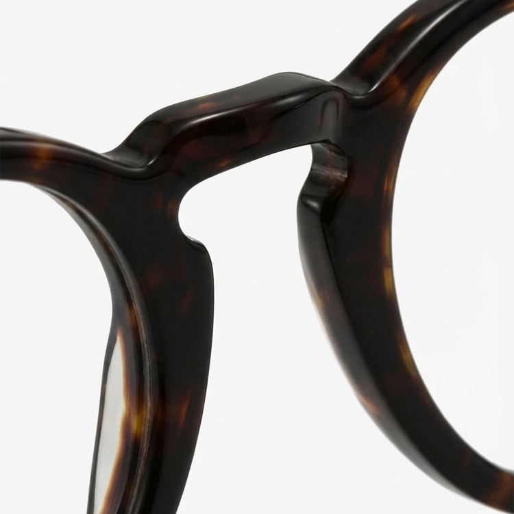 Eterlens│厚みのあるべっこう柄ラウンド型メガネ
