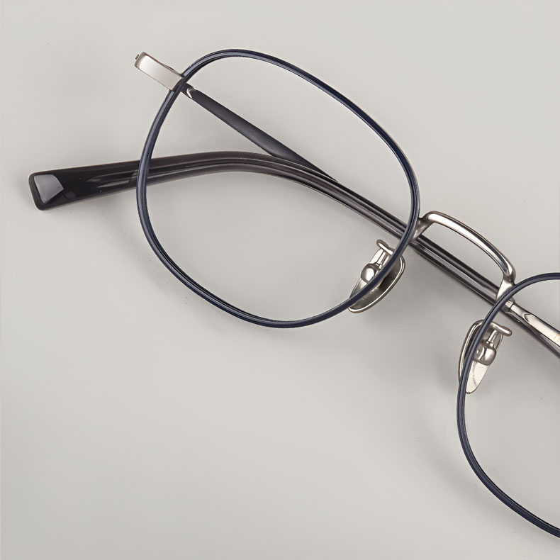 【小顔効果・ミニマルなデザイン】Eterlens 度付きメガネ レディース おしゃれ | 17gチタン超軽量フレーム | 知的なスクエア型 - 商品画像 8/10 (Round RxReady)