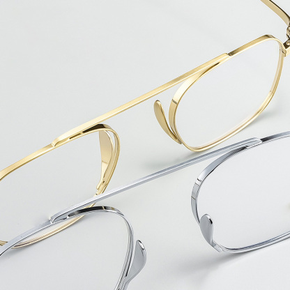 Eterlens｜個性的なノーズパッド付きメガネ｜度付き対応｜匠の技が光る1本