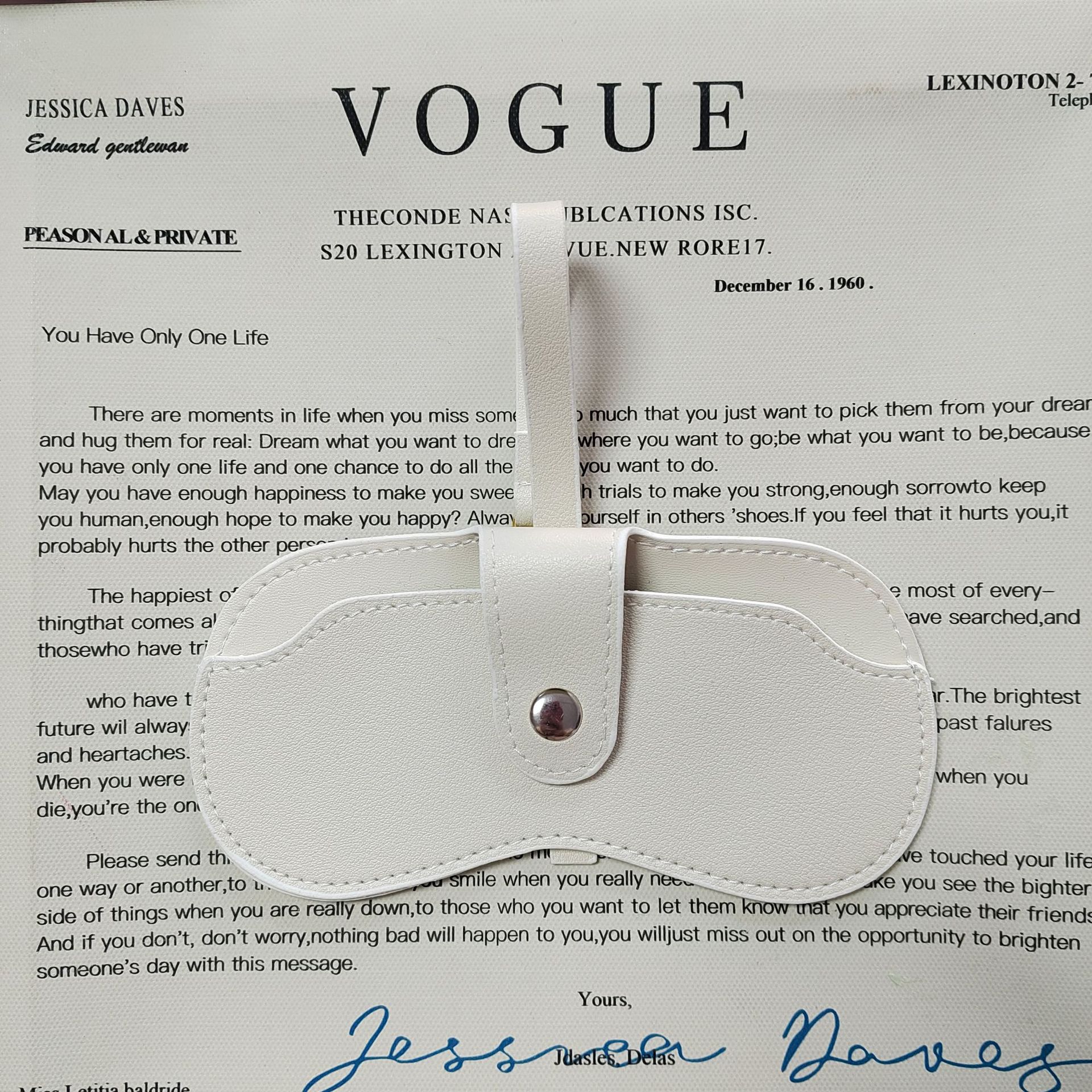 吊り下げ式本革メガネ収納ポーチ