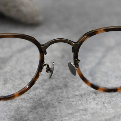 Eterlens｜高級感あふれるチタン製小さめフレームメガネ ｜度付き対応｜匠の技が光る一本