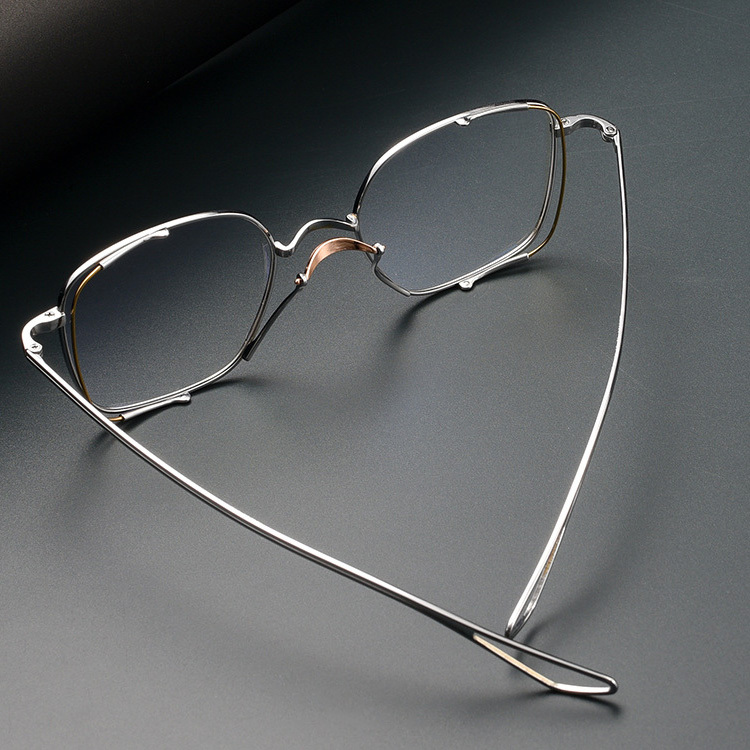 Eterlens｜高級な8g超軽量チタンフレームメガネ｜度付き対応｜匠の技が光る一本