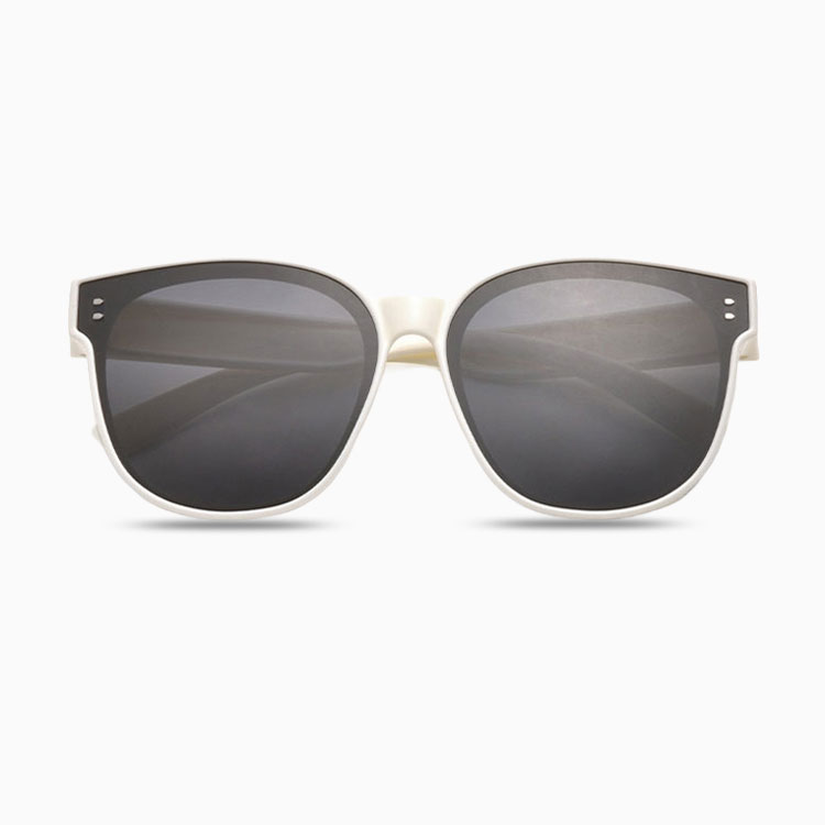 Eterlens｜サイドにラメ付きドライブ用オーバーグラス｜眩しさ対策の偏光レンズ｜メガネの上からかけられるオーバーグラス