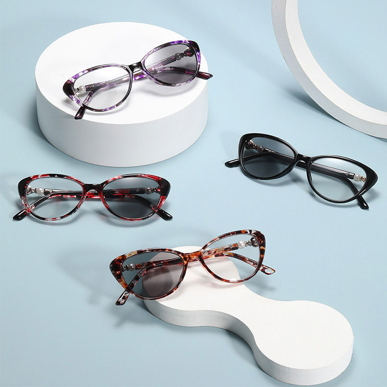 【キャットアイ型・目元をすっきり】 Eterlens｜マーブル柄パール装飾調光老眼鏡│リフトアップ効果│ 気になる目元をカバー｜大人女性のためのおしゃれなメガネ