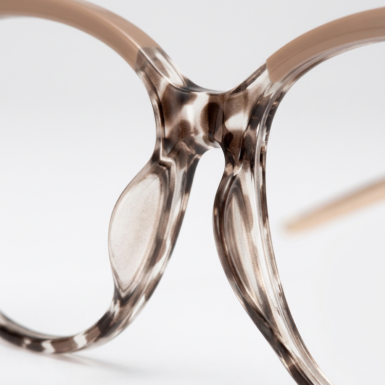 Eterlens│上質なキャットアイ型メガネ