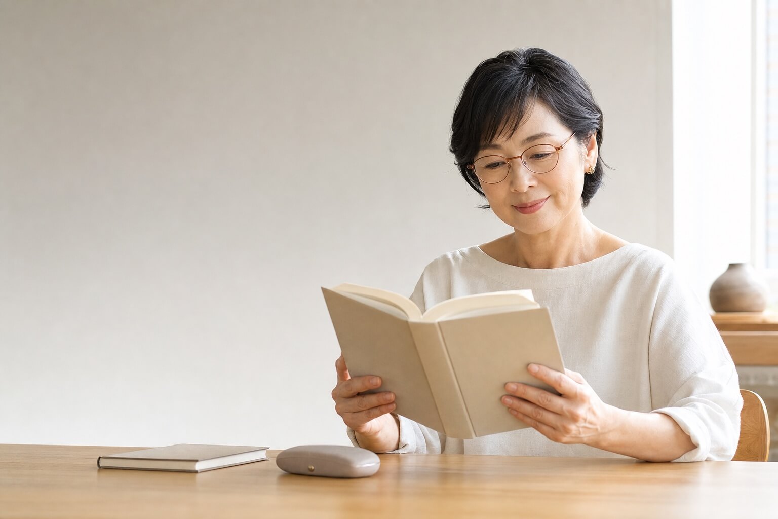 自宅で読書を楽しむEterlensメンバー