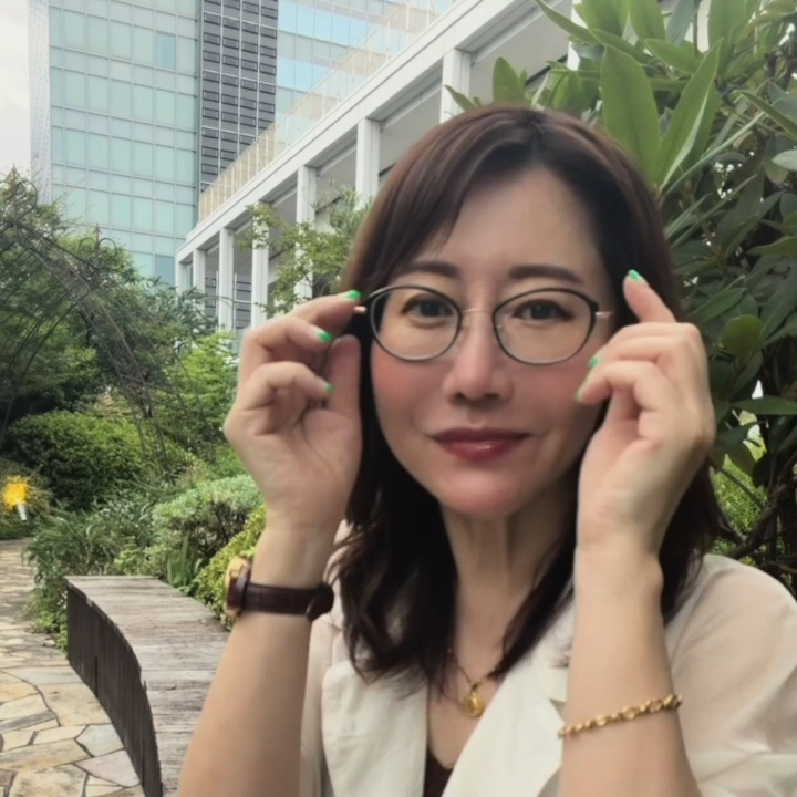 【頬骨カバー・美肌映え】Eterlens | アイスアメリカーノ・純チタン | 11g超軽量 | 顔まわりをすっきり見せる印象 | 知性と女性らしさを両立