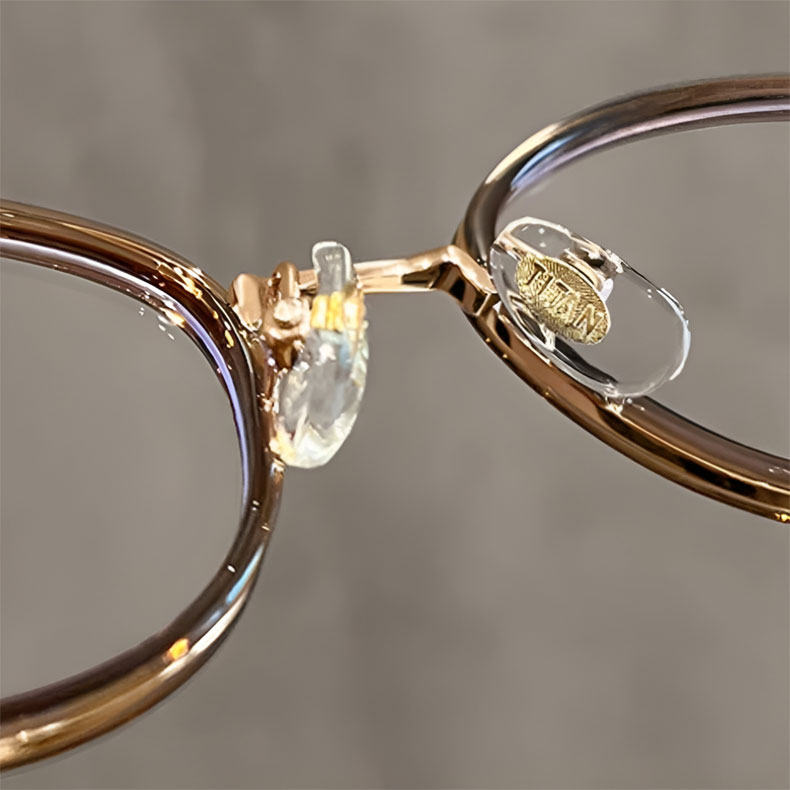 Eterlens｜純チタン＋TR超軽量キャットアイメガネ｜度付き対応｜さりげない小さめカーブ｜すっぴんでも肌映え