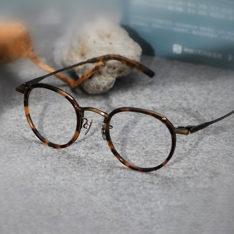 【トレンド感のあるべっ甲柄・チタン製】Eterlens 12g メガネ 度付き おしゃれ 丸メガネ | レトロ・ボストン | 軽量・金属アレルギー対応・男女兼用 - 商品画像 5/16 (Boston RxReady)