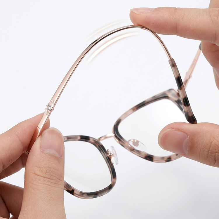 Eterlens│おしゃれなキャットアイ型メガネ