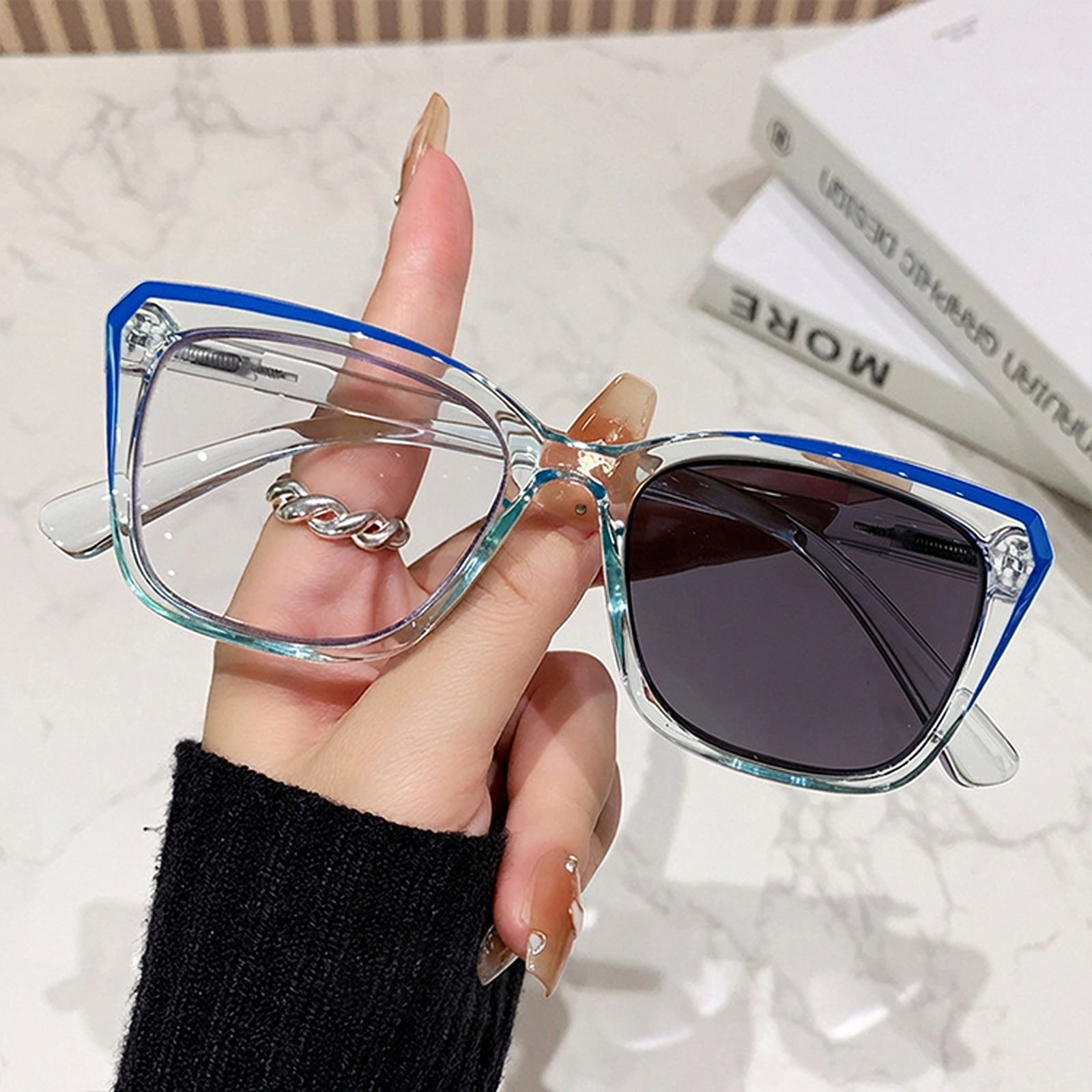 【顔まわりをすっきり見せる印象・遠近両用】Eterlens 老眼鏡 おしゃれ キャットアイ | 調光レンズ 室内外兼用 | 累進多焦点・ブルーライトカット・レディース - 商品画像 13/14 (CatEye Progressive)