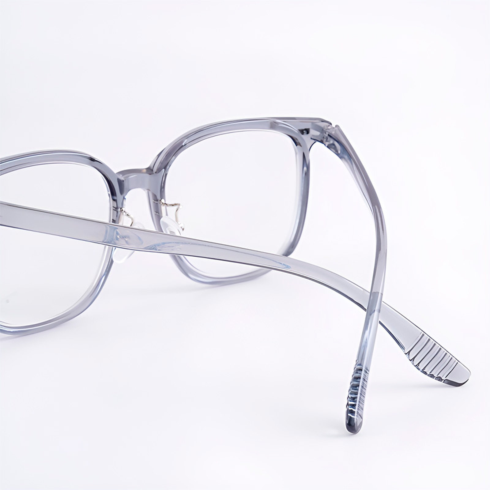 【くすみ知らずの、明るい印象】Eterlens 紫外線で色が変わる老眼鏡｜調光レンズ・透明感を守りぬく｜室外・室内兼用