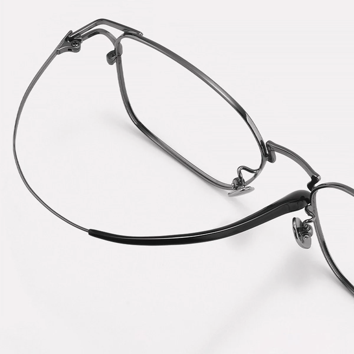 【極細リム・都会的なスクエア型】Eterlens メガネ 度付き対応 老眼鏡 おしゃれ | 柔軟 チタンフレーム | スーツに合う・シャープな印象に 商品画像 4