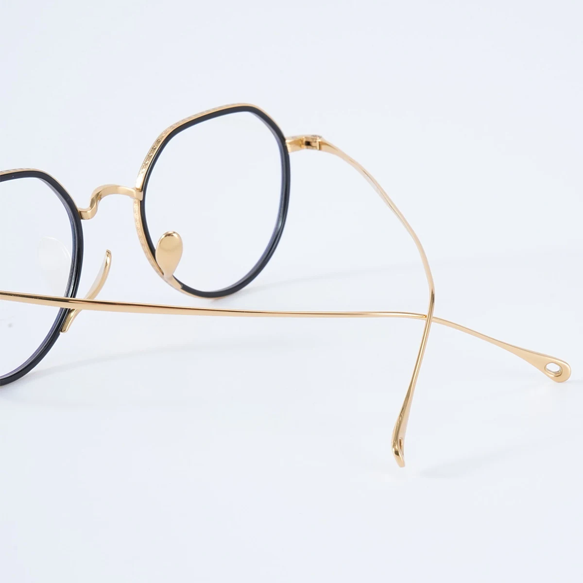 【－5歳の若見え】Eterlens | 7.2g 驚きの軽さ | 小顔効果クラウンパント纯チタン眼鏡