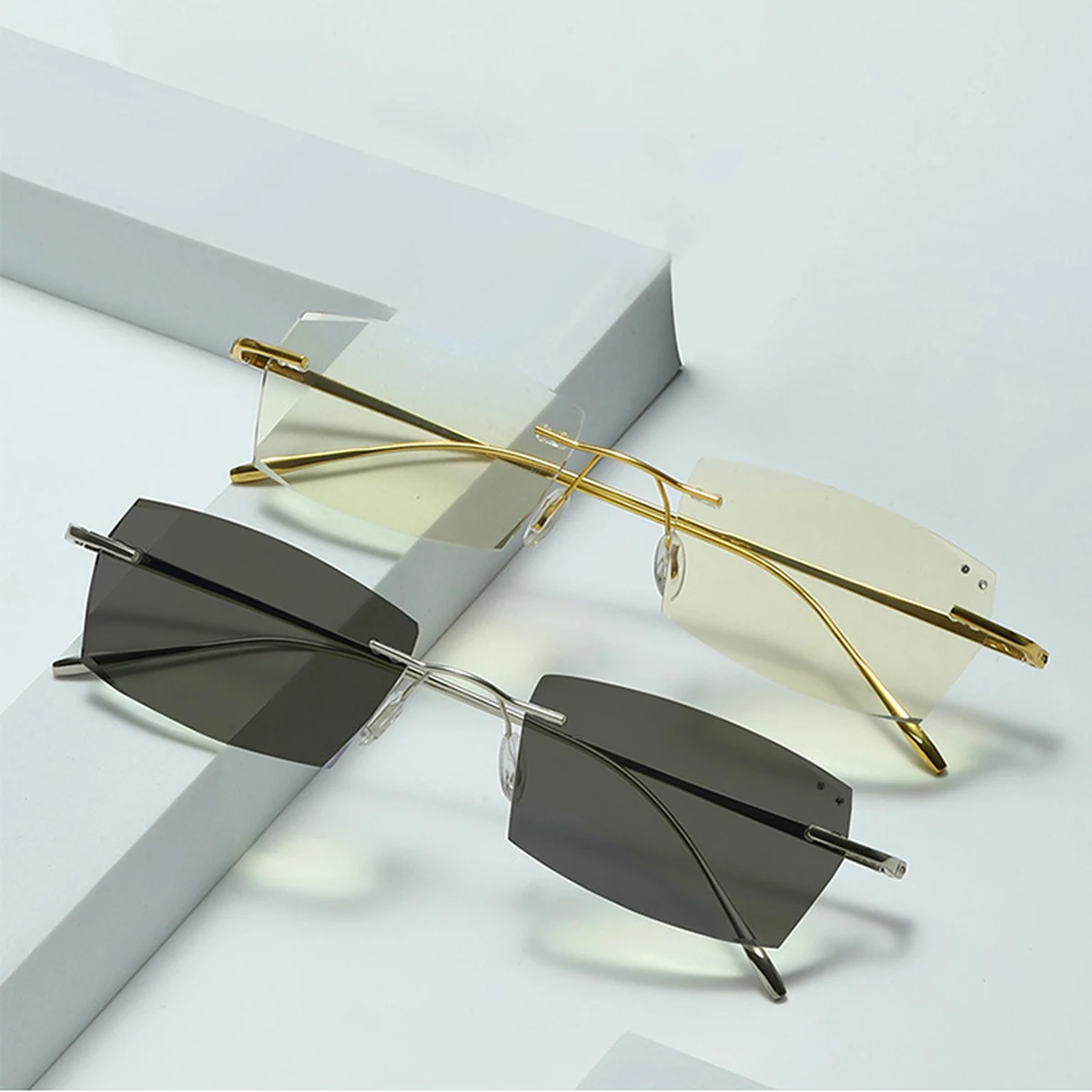 ツーポイントリムレス老眼鏡｜調光ブルーライトカット｜エレガントで控えめ | Rimless Photo - 商品画像 2/6