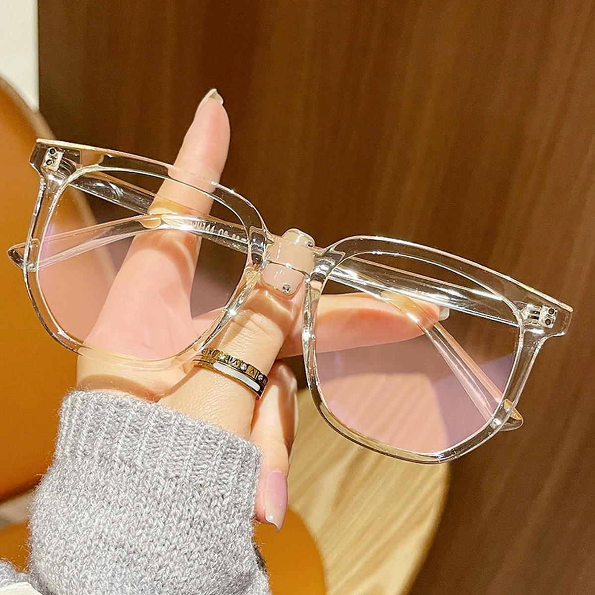 【顔映りアップ・素顔美人】Eterlens 度付き 血色感アップメガネ | 15.5g超軽量チタンフレーム | 血色感アップ・すっぴん隠し・小顔見えデザイン - 商品画像 6/8 (Round RxReady)