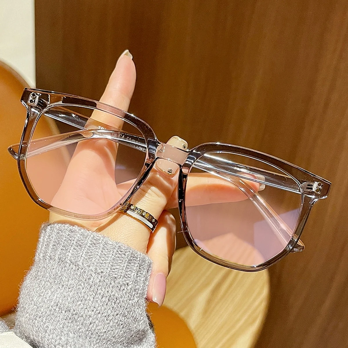 【顔映りアップ・素顔美人】Eterlens 度付き 血色感アップメガネ | 15.5g超軽量チタンフレーム | 血色感アップ・すっぴん隠し・小顔見えデザイン - 商品画像 8/8 (Round RxReady)