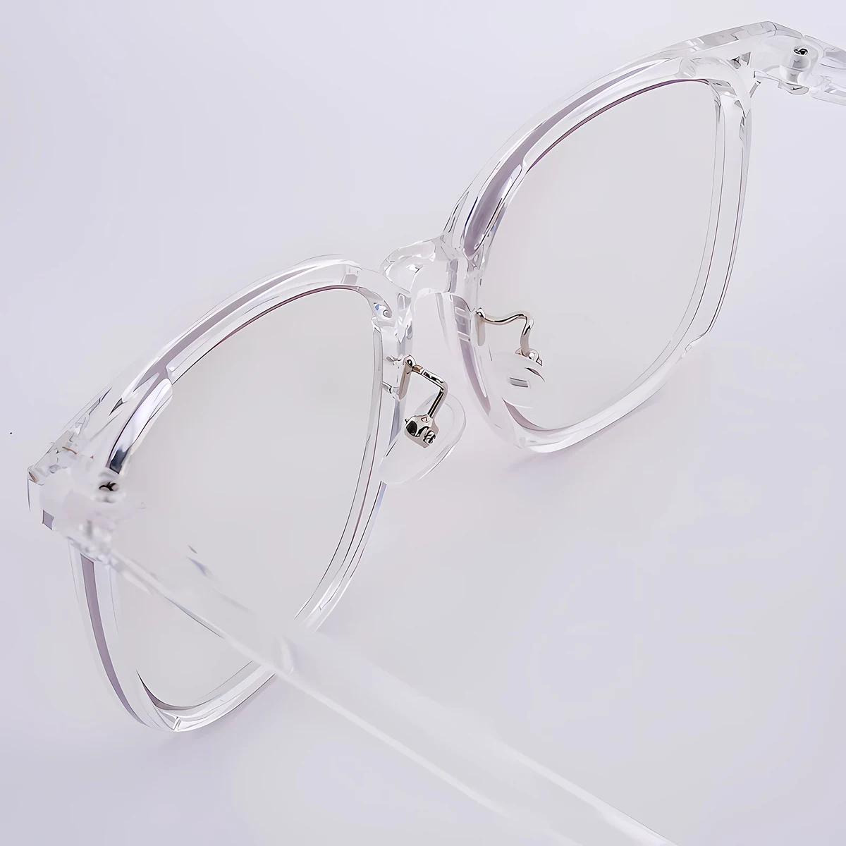 【調光レンズ・光に合わせて変化】Eterlens 紫外線で色が変わるリーディンググラス｜滑り止めテンプル｜室外・室内兼用