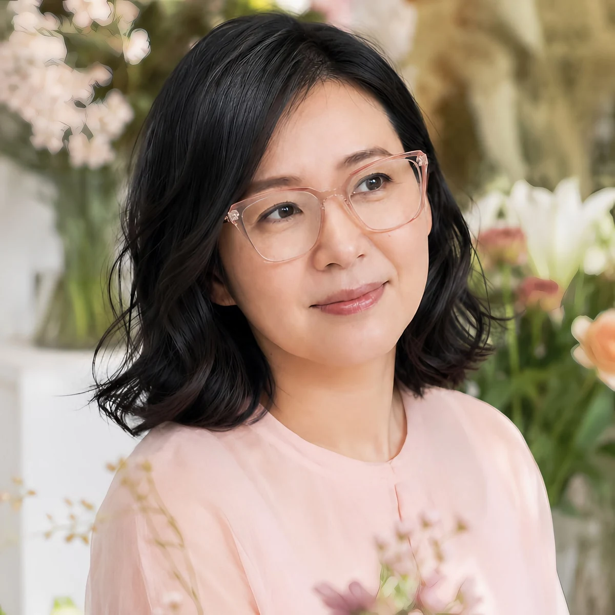 【顔まわりをすっきり見せる印象・遠近両用】Eterlens 老眼鏡 おしゃれ フォックス型 | 調光レンズ 室内外兼用 | 累進多焦点・ブルーライトカット・レディース