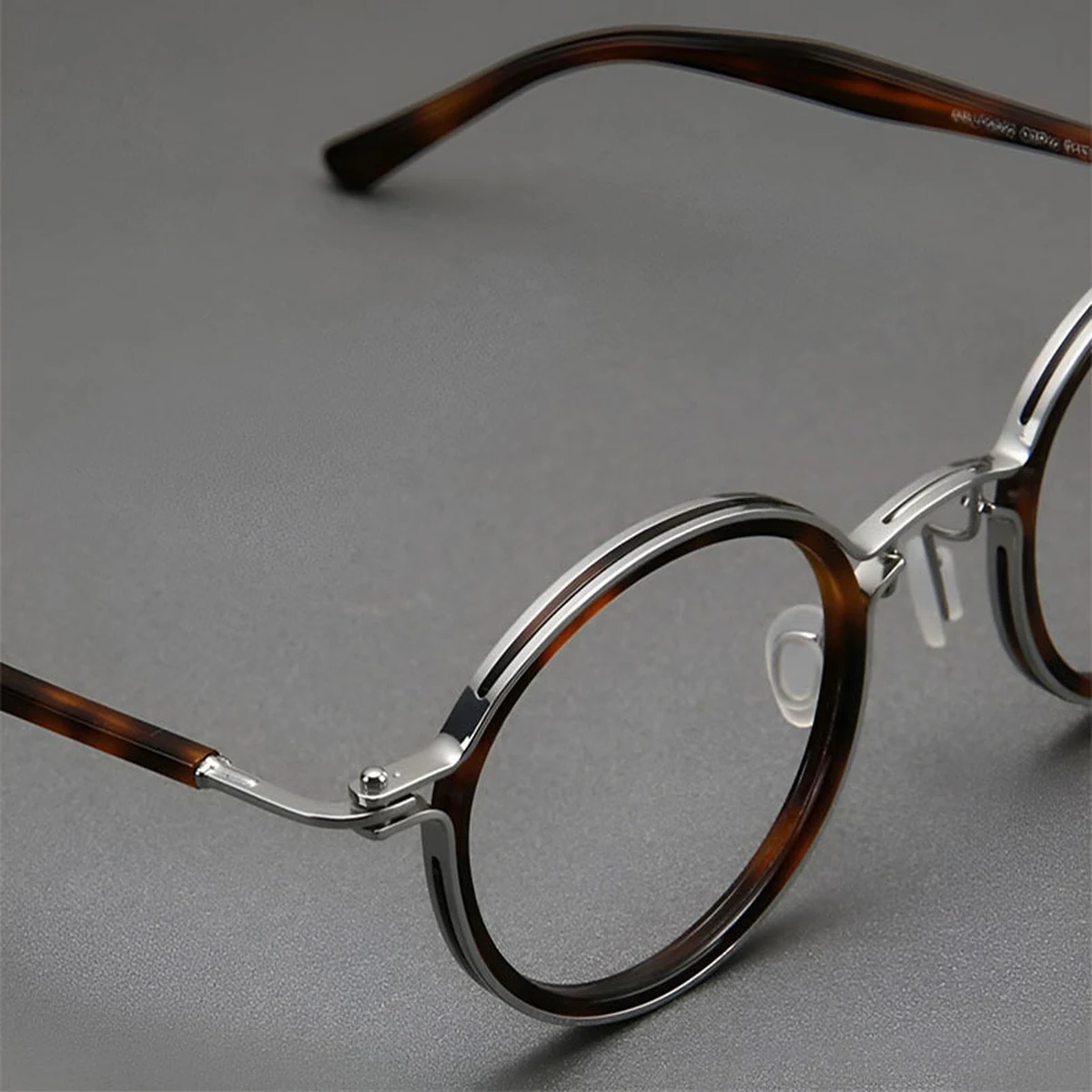 【鯖江風・14.7g超軽量】Eterlens 老眼鏡 おしゃれ 丸メガネ Retro-Classic 14 | 純チタン製 遠近両用 調光対応 | 度付き対応可能・匠の仕上がり - 商品画像 7/16 (Boston Progressive