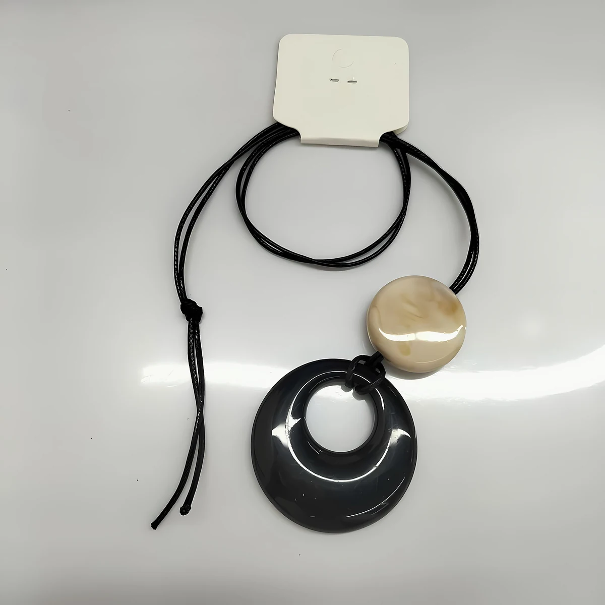 Eterlens｜レトロ風レザー調紐メガネホルダーネックストラップ｜ 首掛け可能 | アクセサリー
