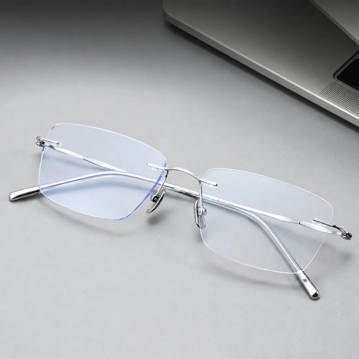【締めつけ感を抑えた快適なかけ心地】Eterlens 純チタン リムレスメガネ｜約6.2gの超軽量設計｜メンズ