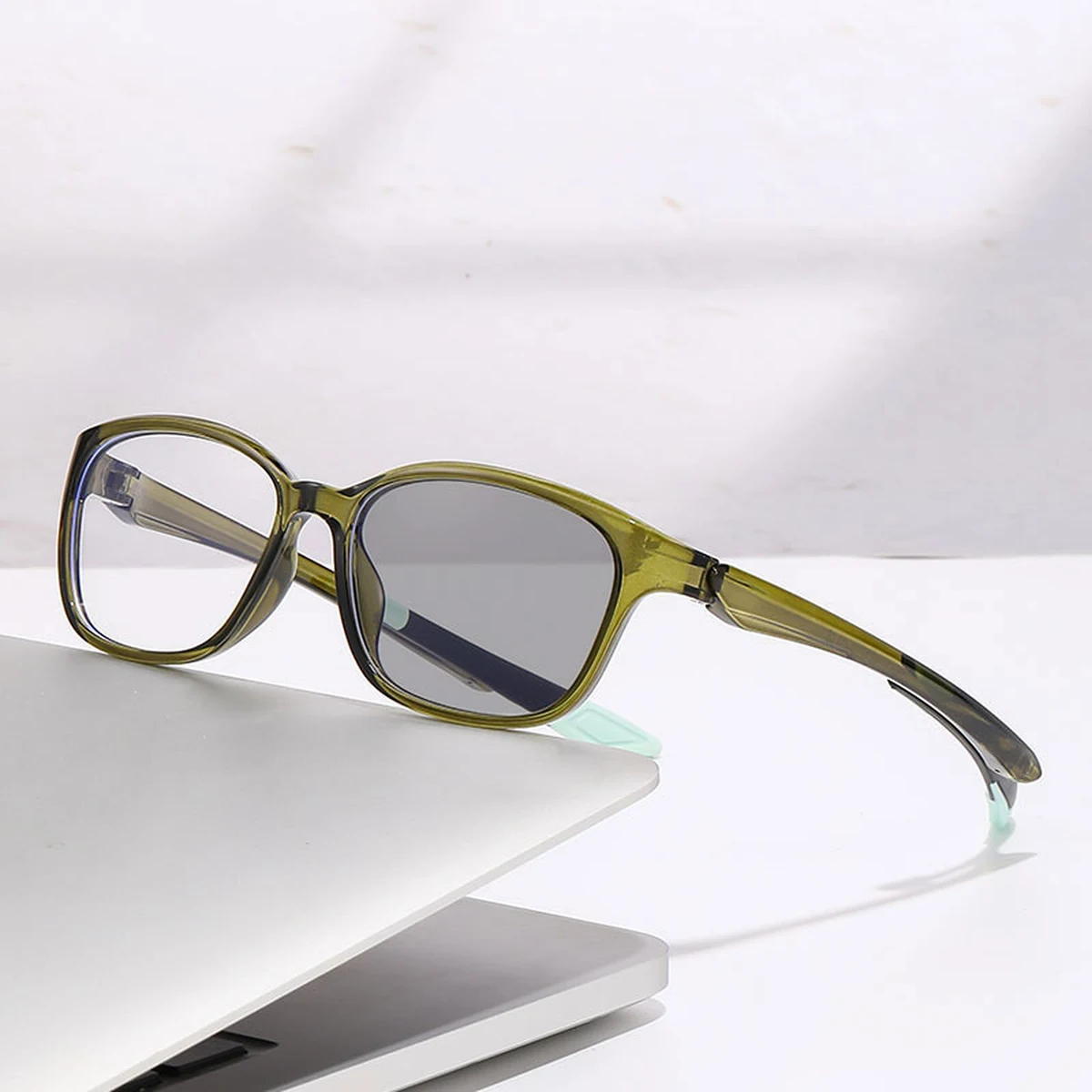 Eterlens GRAVITY 砂塵・花粉対策 多焦点遠近両用スマート調光ビッグフレーム老眼鏡 - 商品画像 13/17 (Square Progressive)