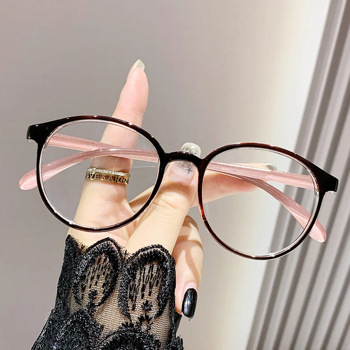 8.7g 超軽量ブルーライトカット若見え老眼鏡 | 目に負担を感じない軽やかさ | Eterlens