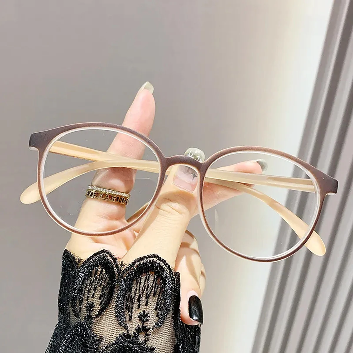 8.7g 超軽量ブルーライトカット若見え老眼鏡 | 目に負担を感じない軽やかさ | Eterlens