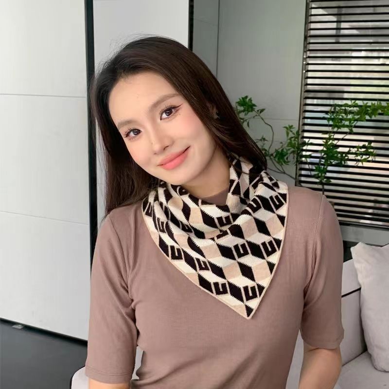 護衣領百搭針織三角巾
